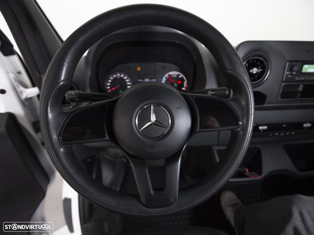 Mercedes-Benz E-SPRINTER - 11