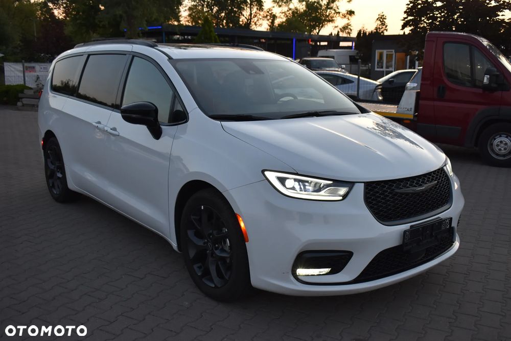 Chrysler Pacifica - 3