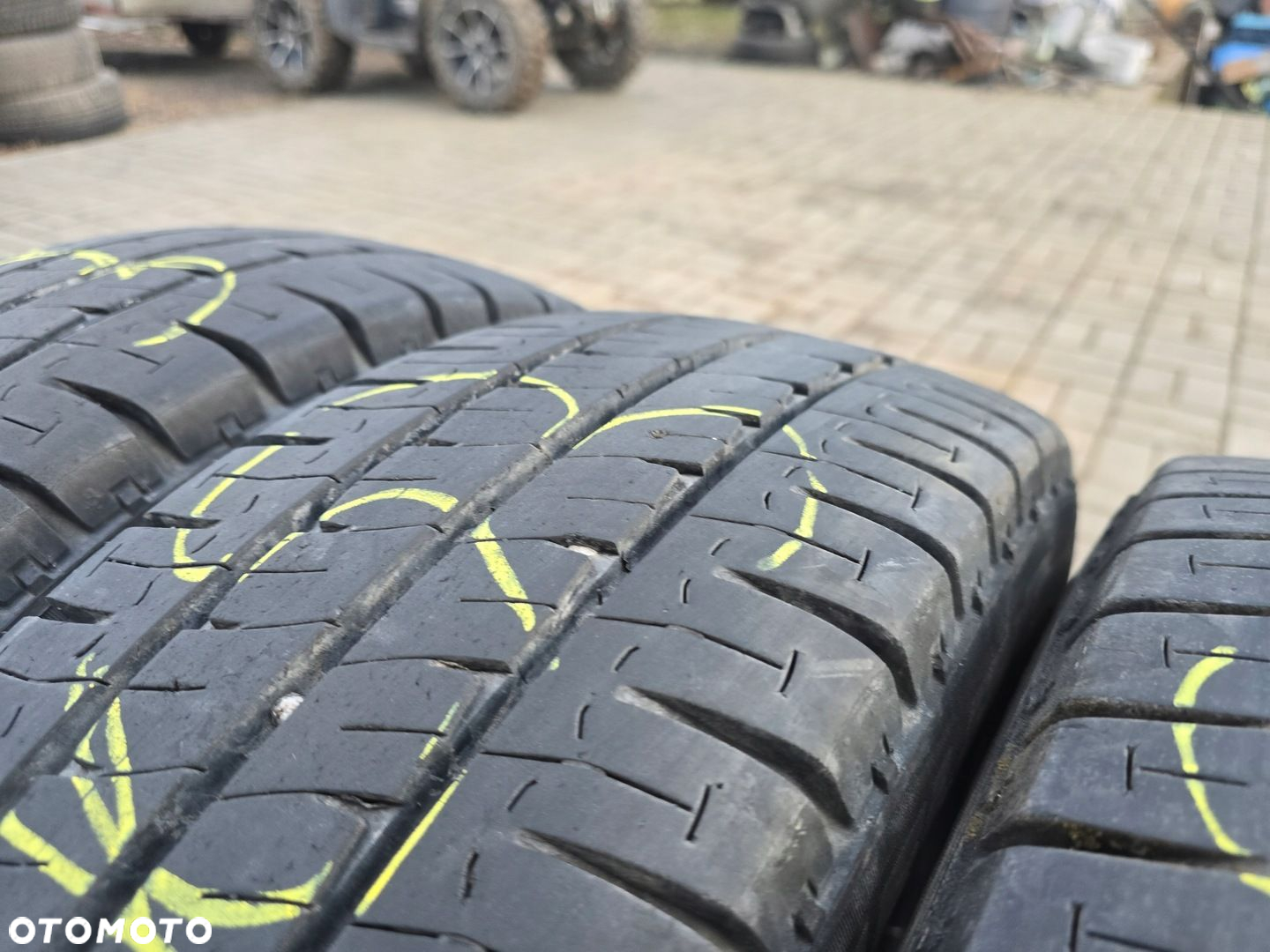 MICHELIN AGILIS 195/70R15C 104/102R 8mm 4X 18R - 3