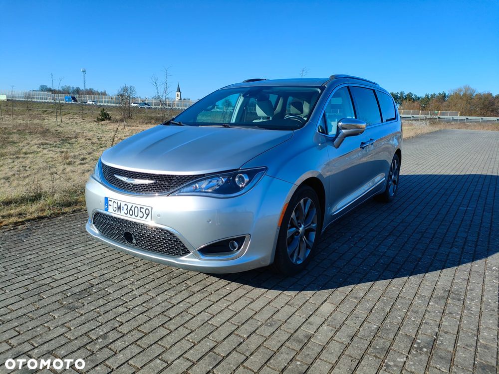 Chrysler Pacifica - 2