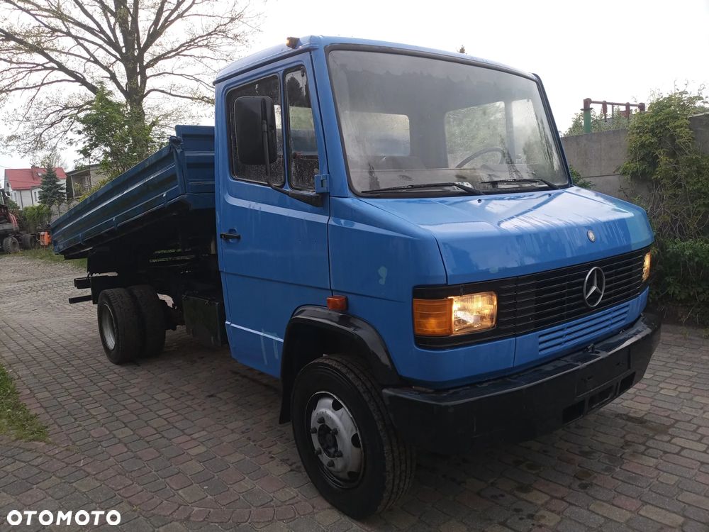 Mercedes-Benz 809 - 1
