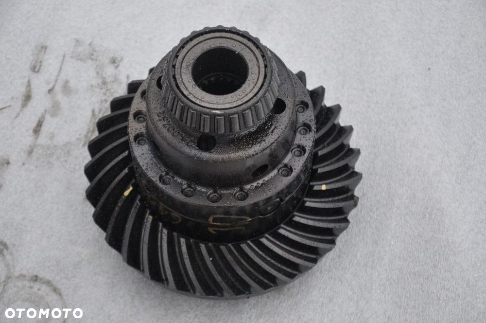 DYFERENCJAŁ WAŁEK KOŁO TALERZOWE PRZOD  JOHN DEERE 6155R - 3