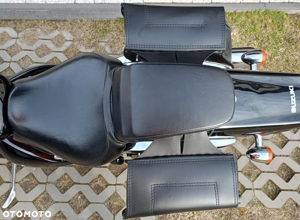 Suzuki Intruder - 12