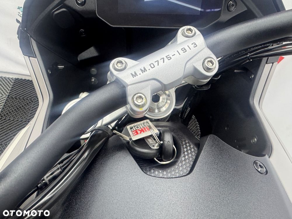 Moto Guzzi V100 Mandello - 25