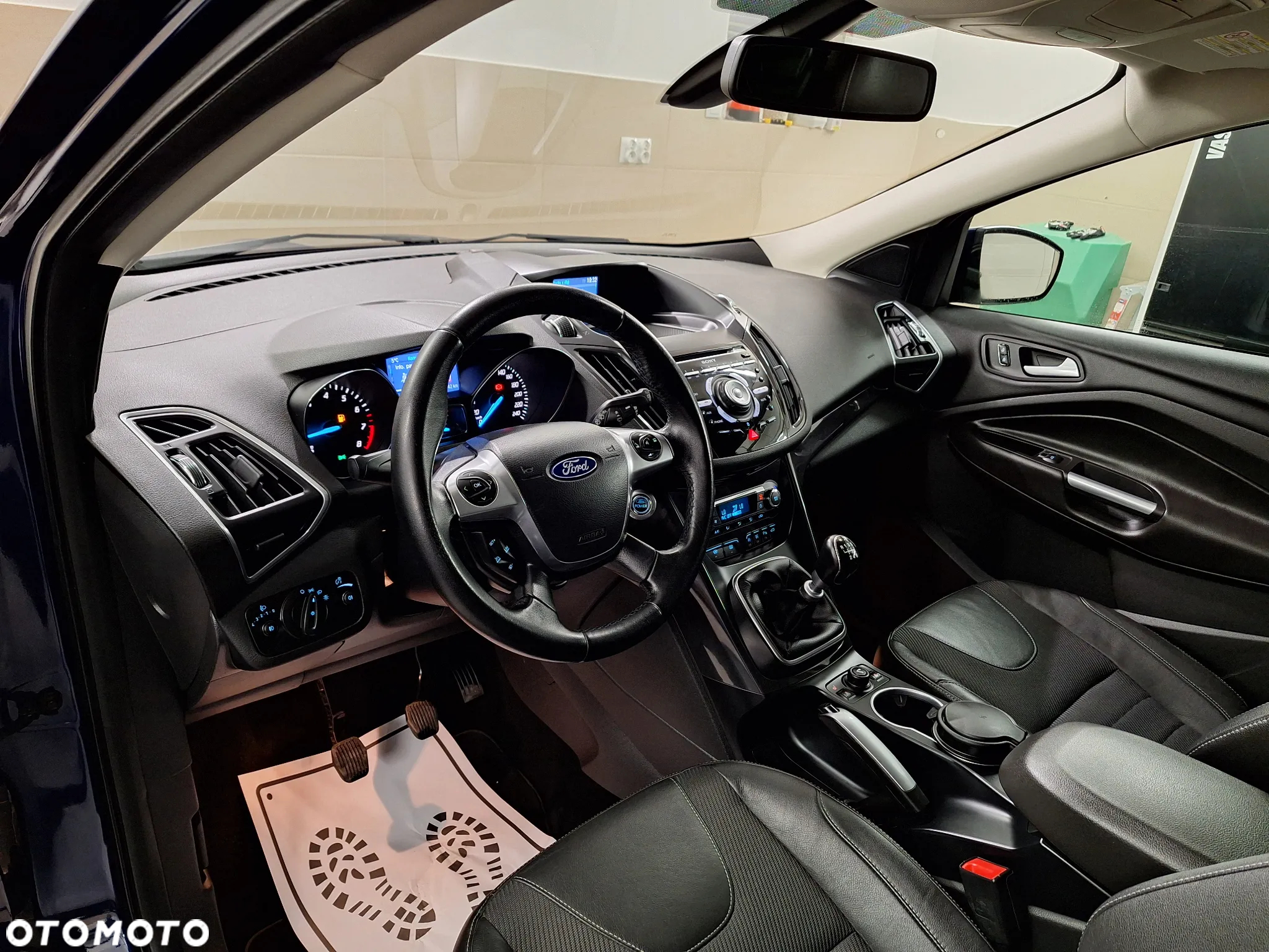 Ford Kuga 1.6 EcoBoost 2x4 Titanium - 16