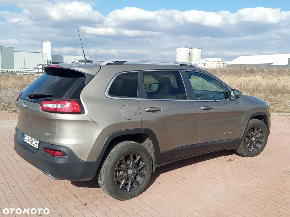 Jeep Cherokee - 30