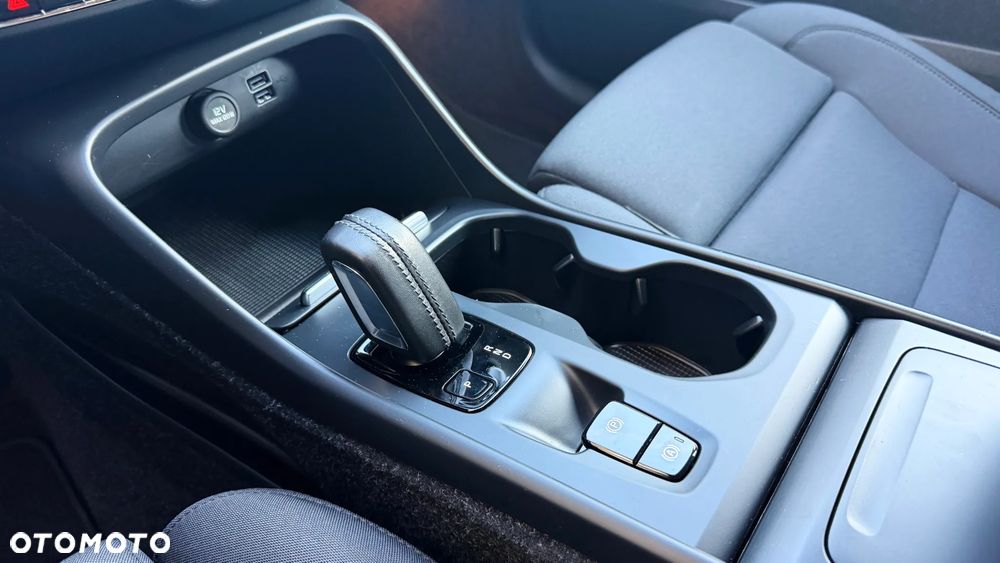 Volvo XC 40 T3 Geartronic Momentum Core - 25
