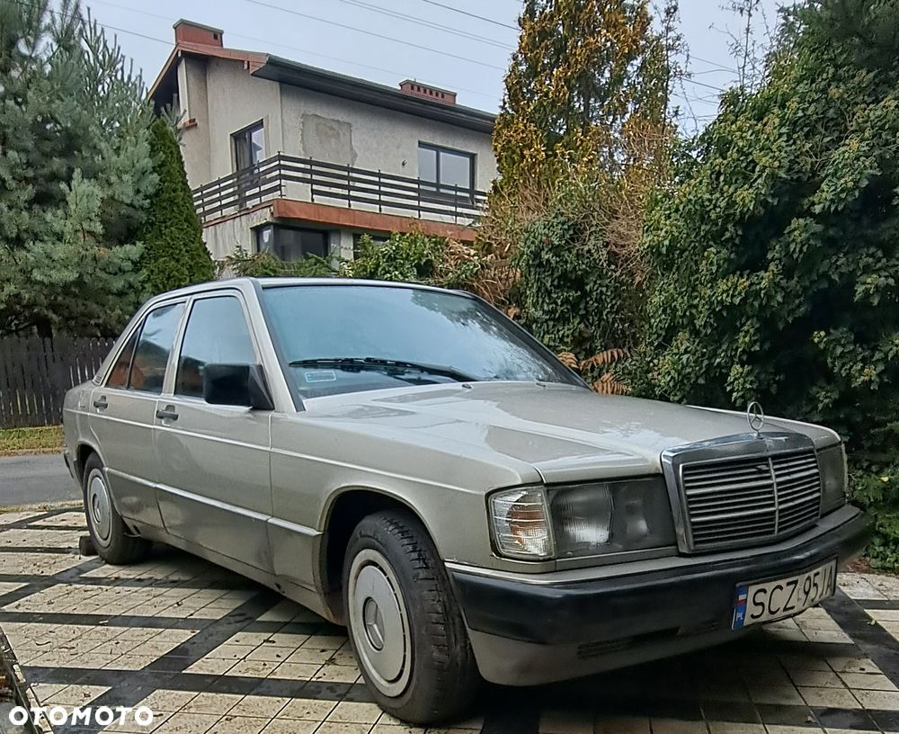 Mercedes-Benz W201 (190) - 1