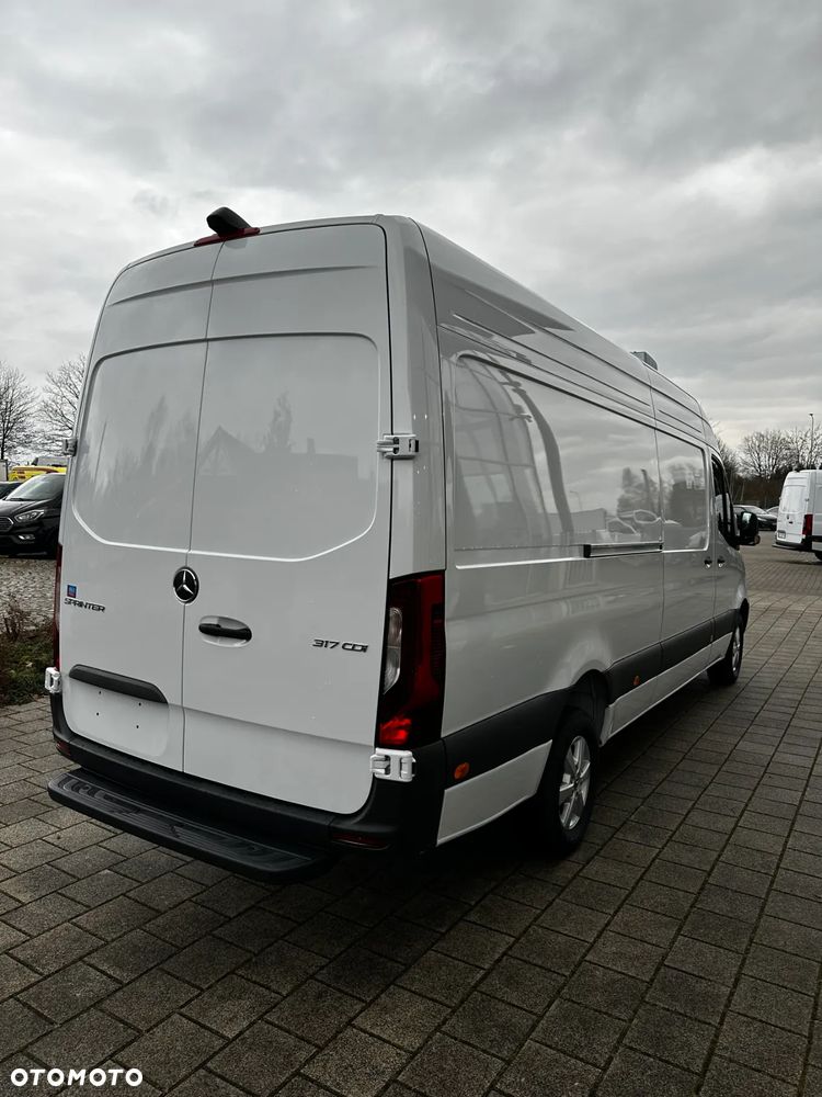 Mercedes-Benz Sprinter - 8