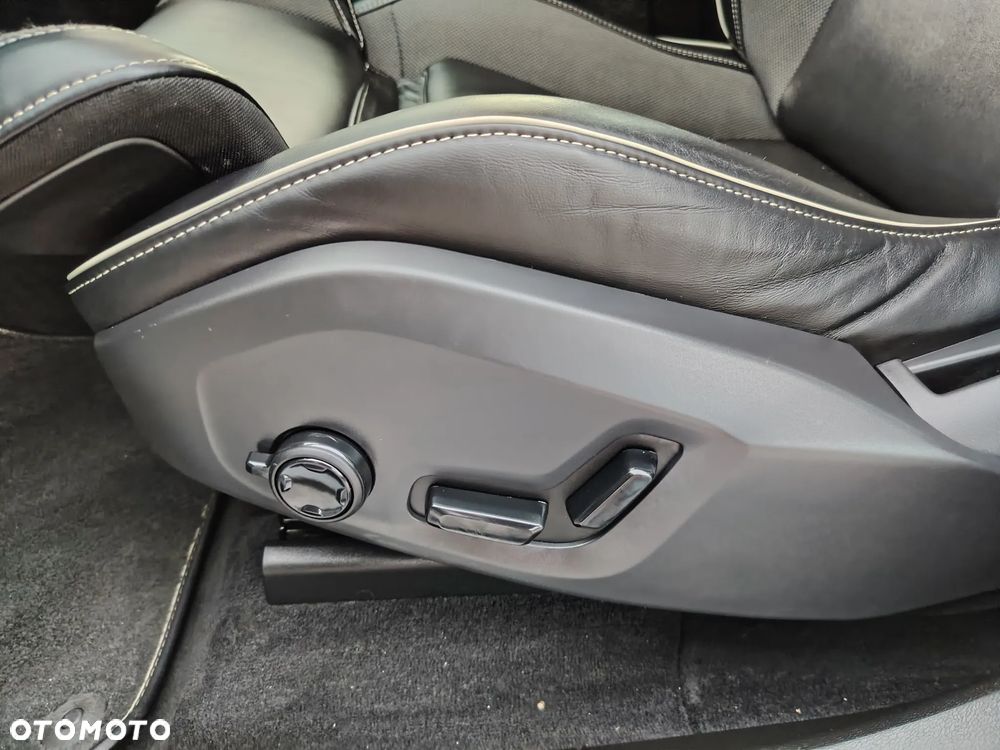 Volvo XC 60 B4 B R-Design - 36