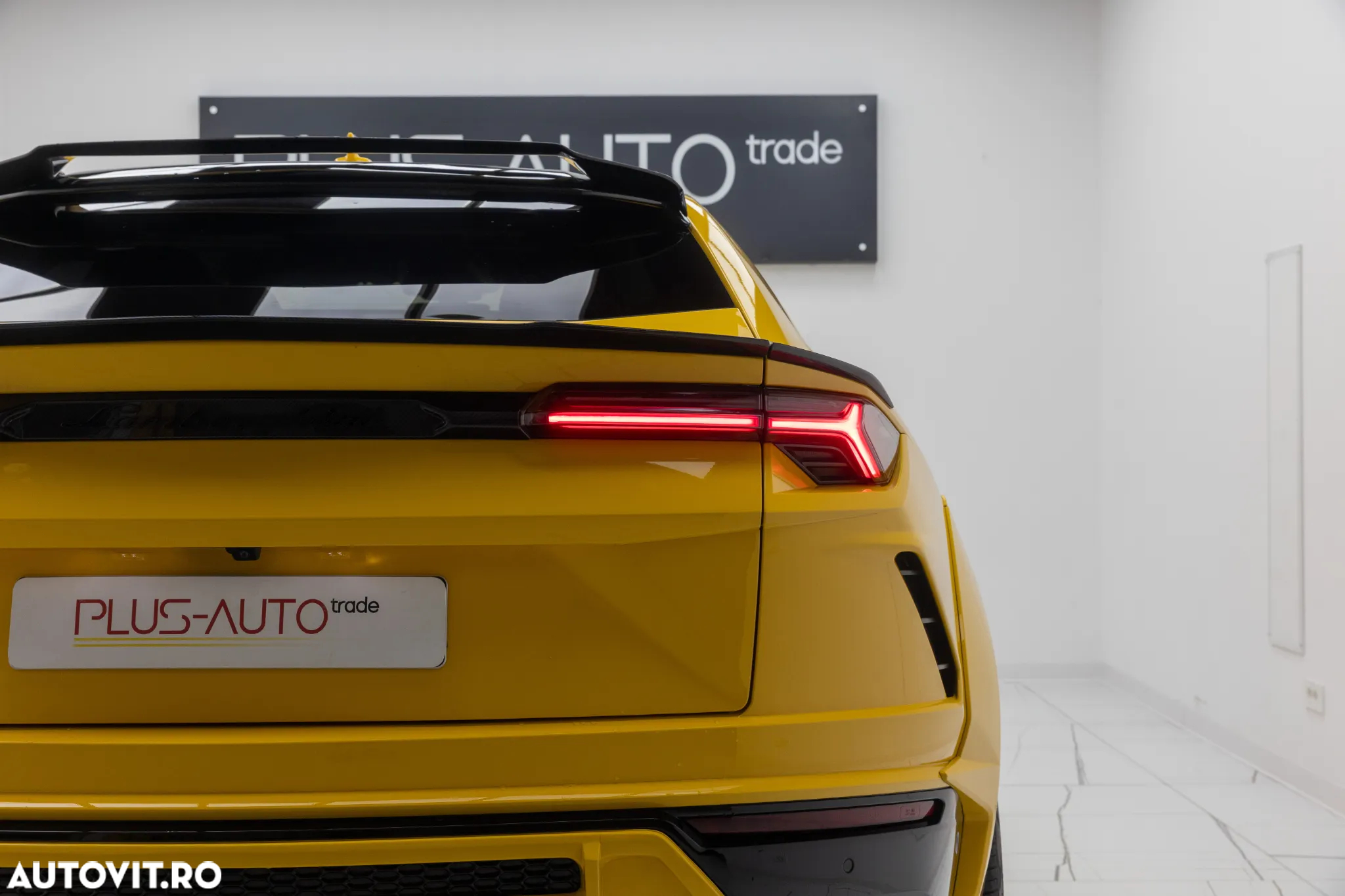 Lamborghini URUS - 36