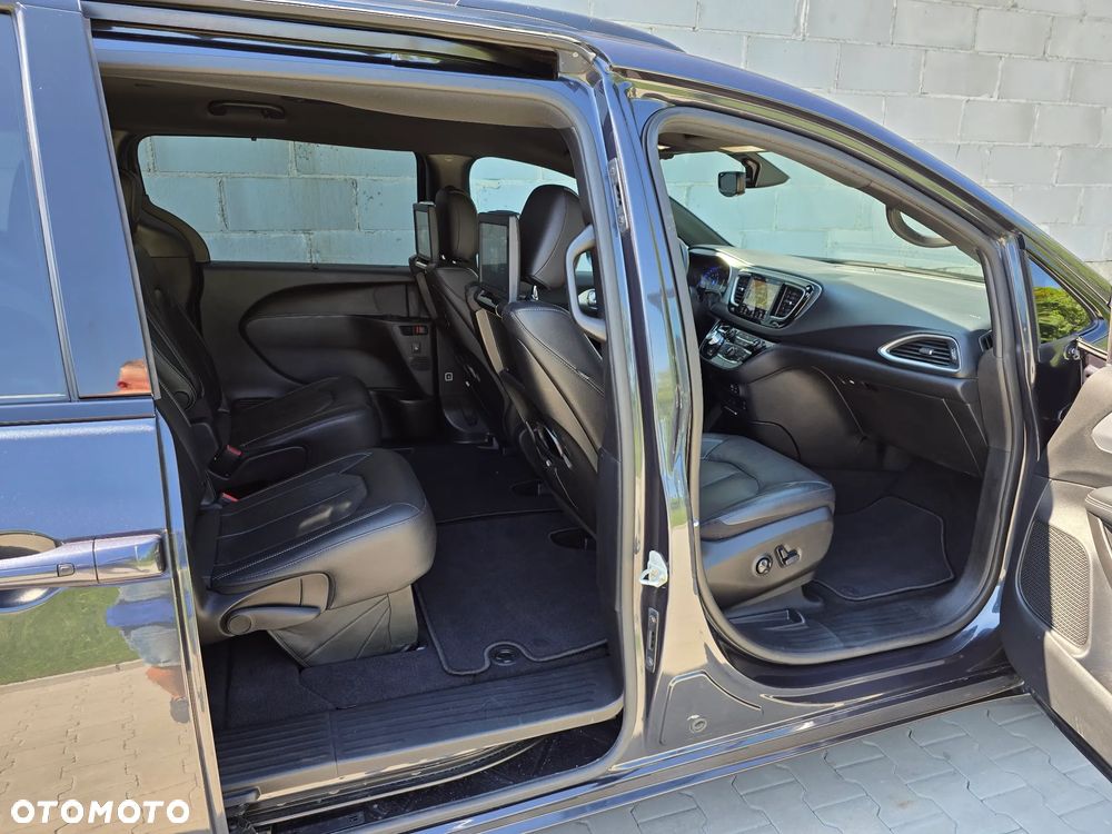 Chrysler Pacifica - 38