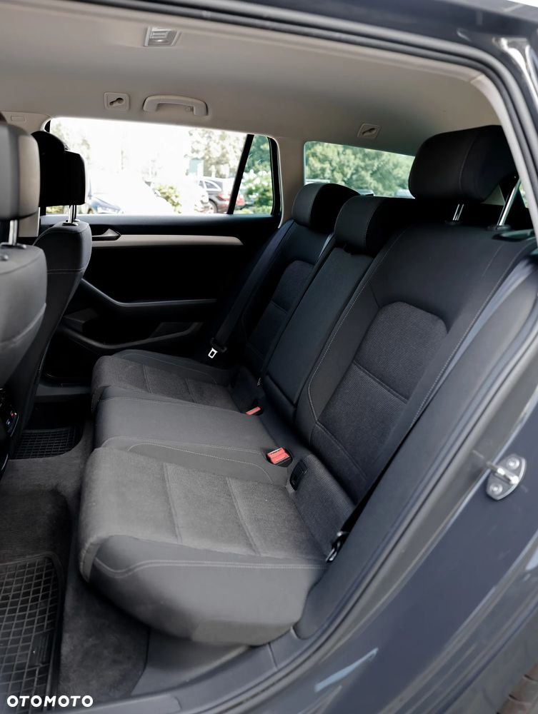 Volkswagen Passat - 13