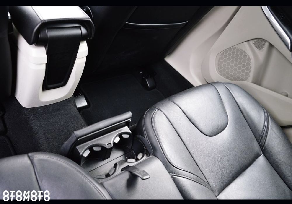 Volvo V40 - 23