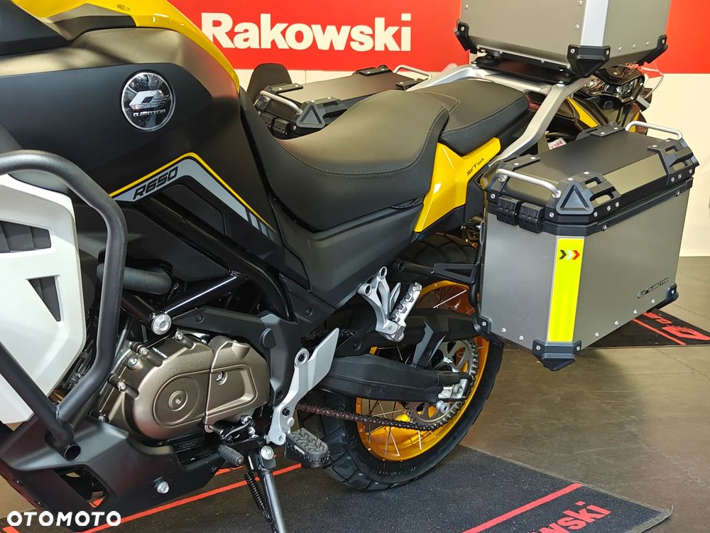 QJMOTOR SVT 650X - 11