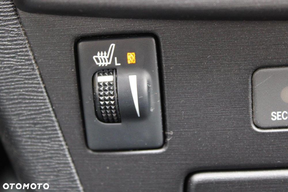 Toyota Avensis 1.6 Business Edition - 26