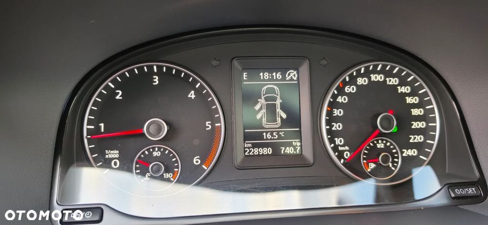 Volkswagen Touran 2.0 TDI Highline DSG - 14