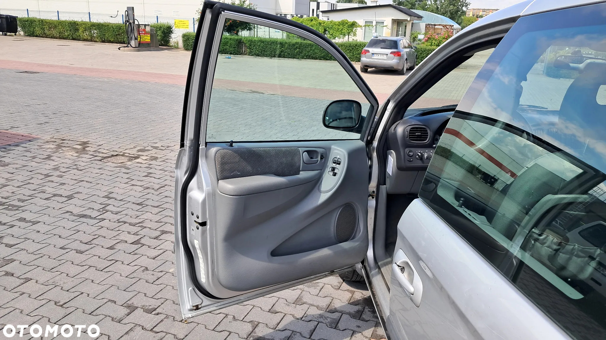 Chrysler Voyager 2.4 SE - 14