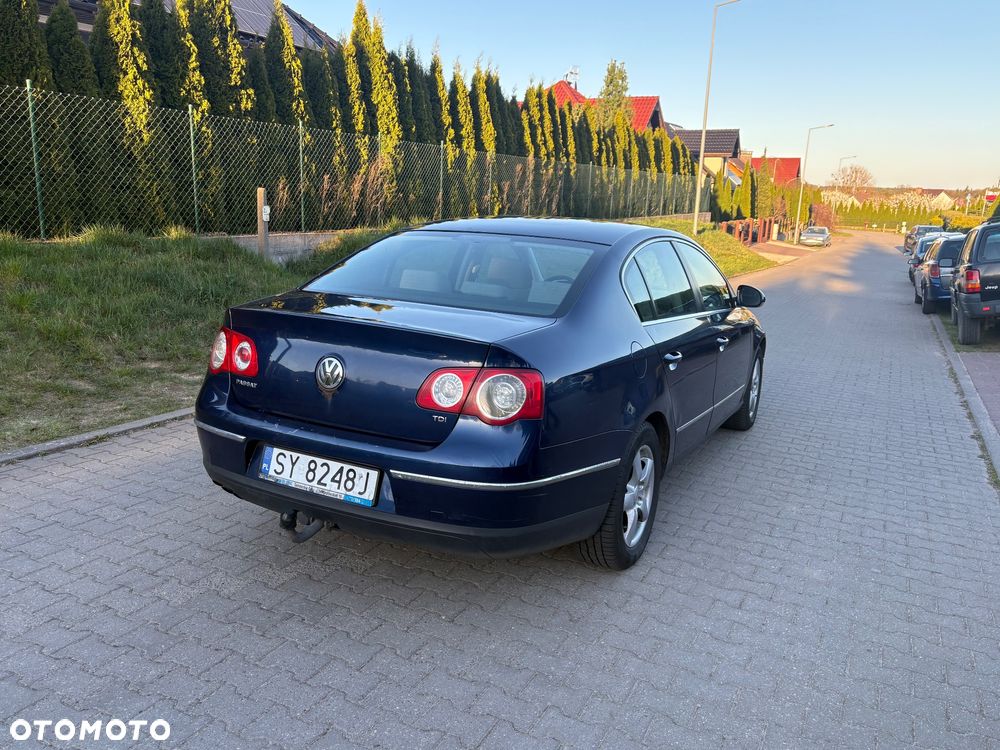 Volkswagen Passat 1.9 TDI Individual - 5
