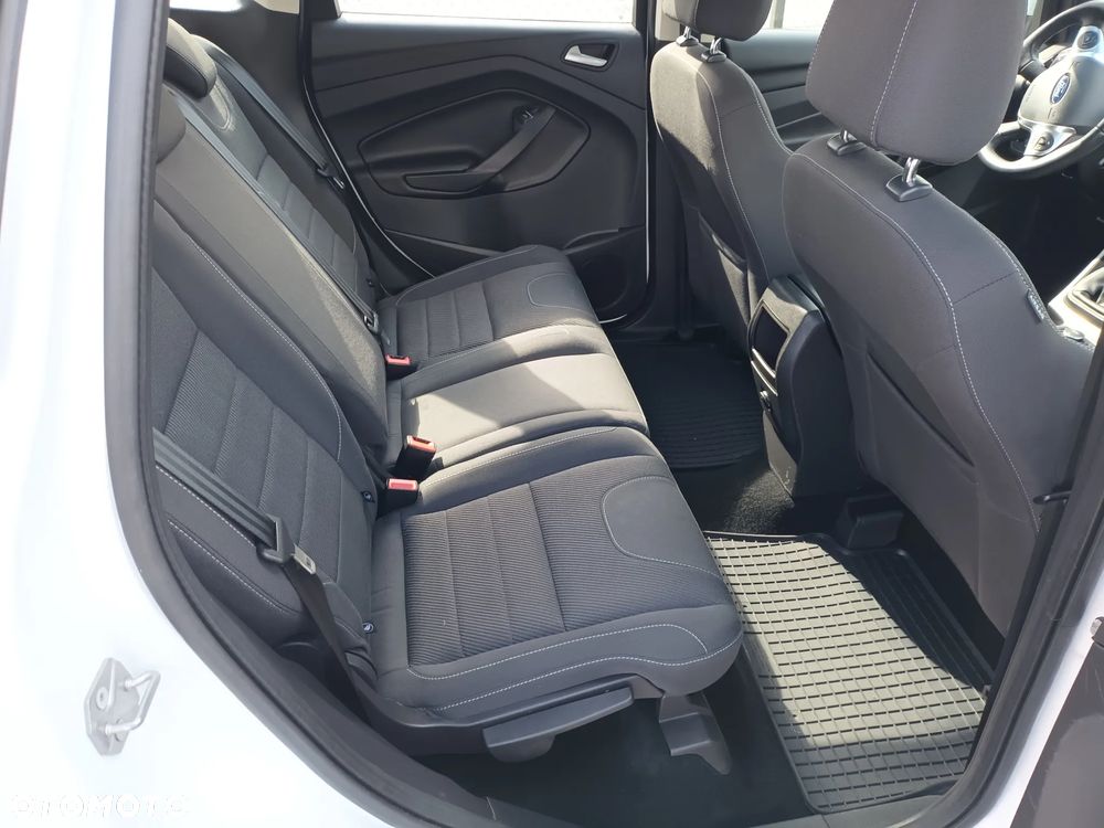 Ford Kuga - 10