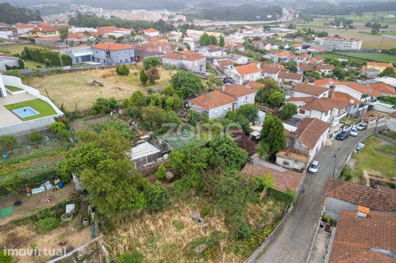 Moradias para recuperar e terreno para construção-Trofa - Grande imagem: 3/23