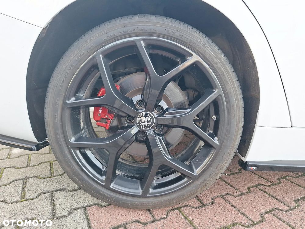 Alfa Romeo Giulia 2.0 Turbo 16V AT8-Q4 Ti - 30