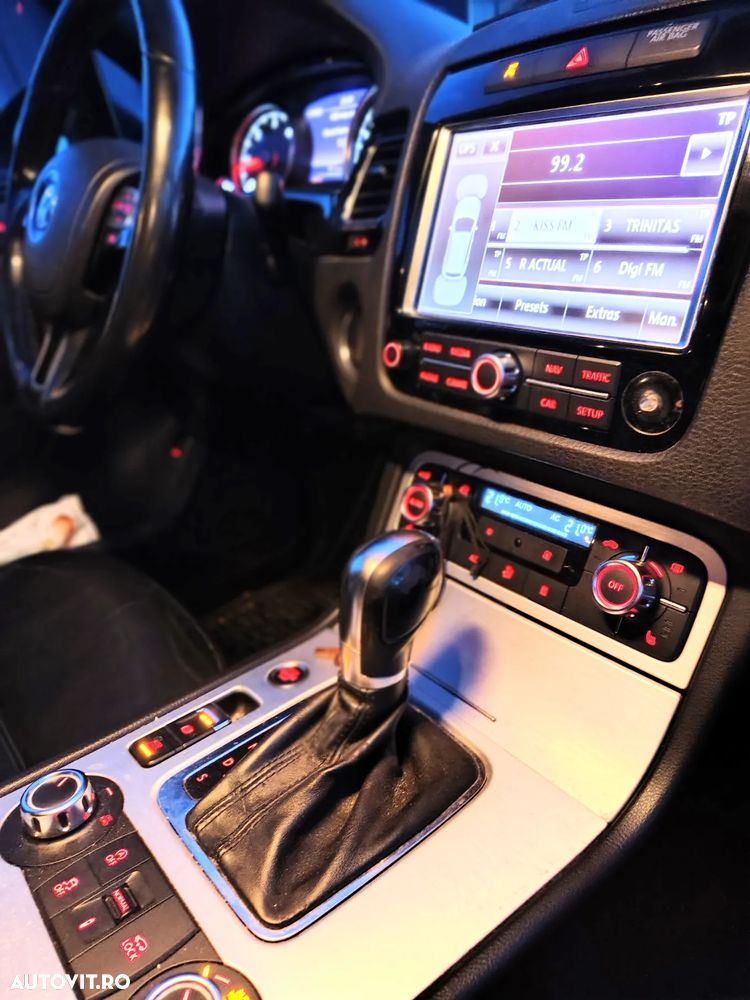 Volkswagen Touareg 3.0 V6 TDI BMT - 25