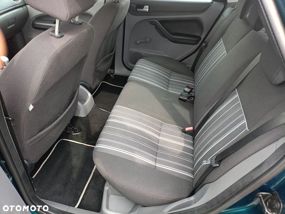 Ford Focus 1.6 Edition - 22