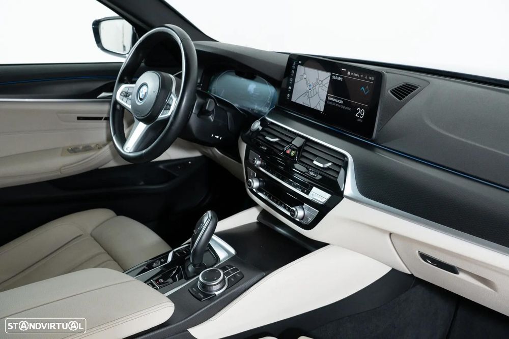 BMW 545 e xDrive Line Luxury - 29