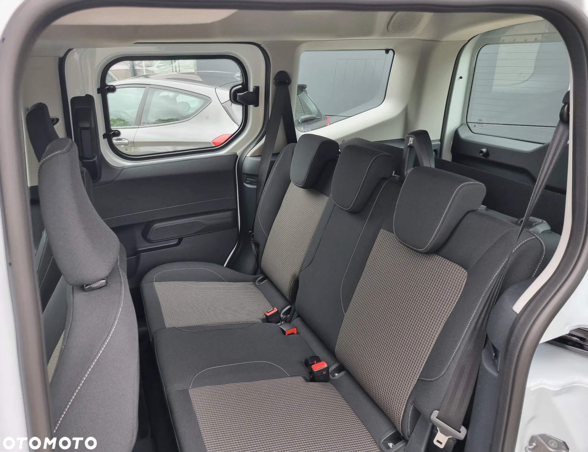 Ford Tourneo Courier - 11