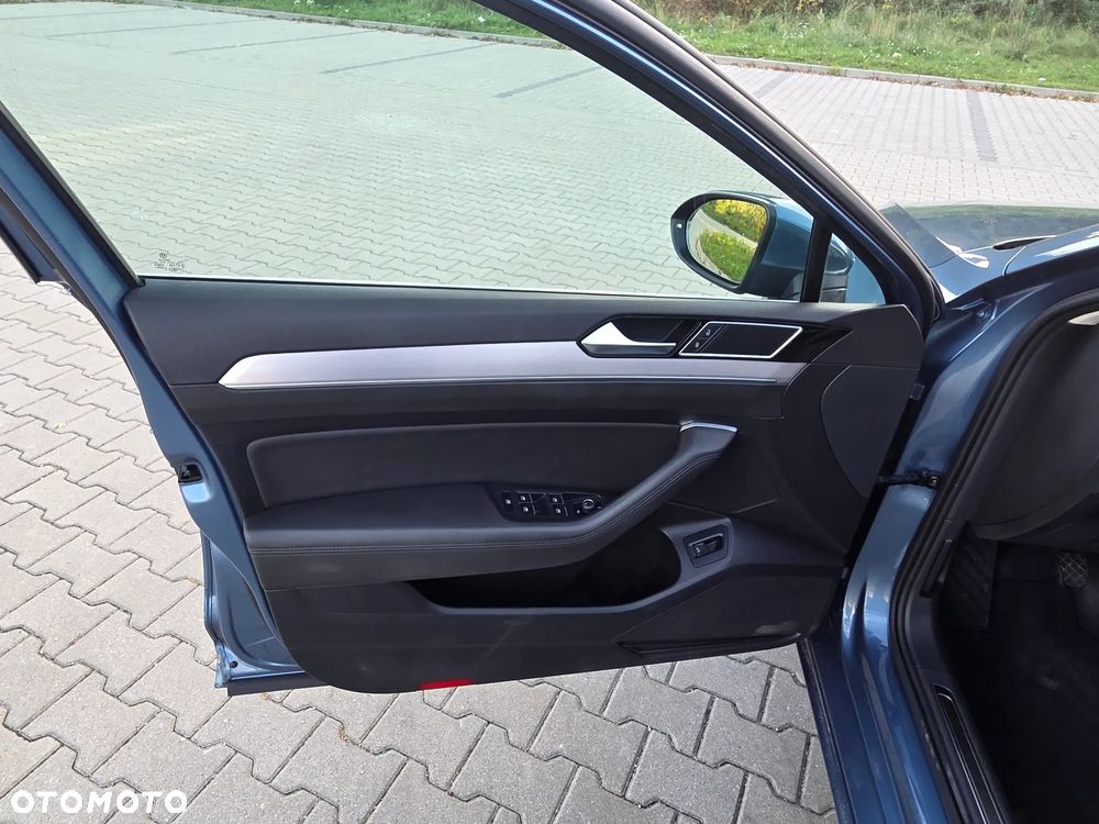 Volkswagen Passat 2.0 TDI (BlueMotion Technology) Highline - 16