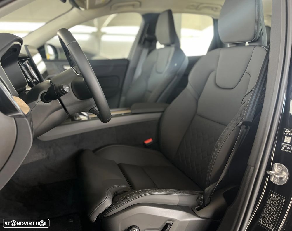 Volvo XC 60 2.0 T6 PHEV Plus Dark - 17