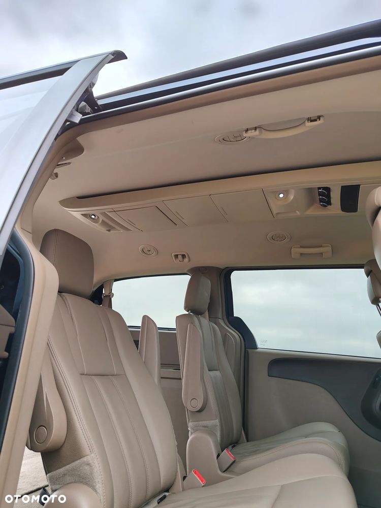 Chrysler Town & Country 3.6 Limited - 23