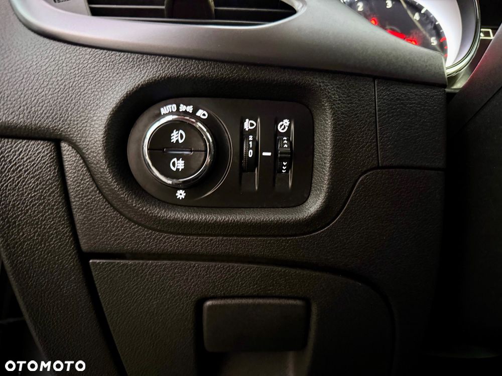 Opel Astra 1.6 D Start/Stop Dynamic - 18