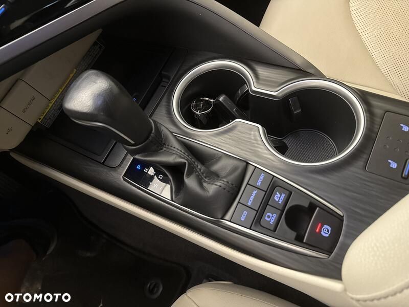 Toyota Camry 2.5 Hybrid Comfort CVT - 18