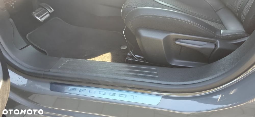 Peugeot 2008 1.2 Pure Tech GPF Allure S&S EAT6 - 12