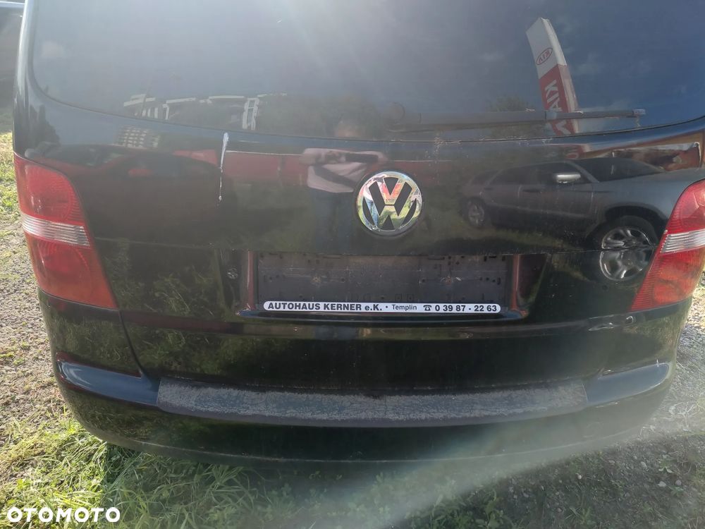 Volkswagen Touran 2.0 FSI Trendline - 18