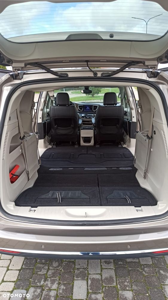 Chrysler Pacifica - 21