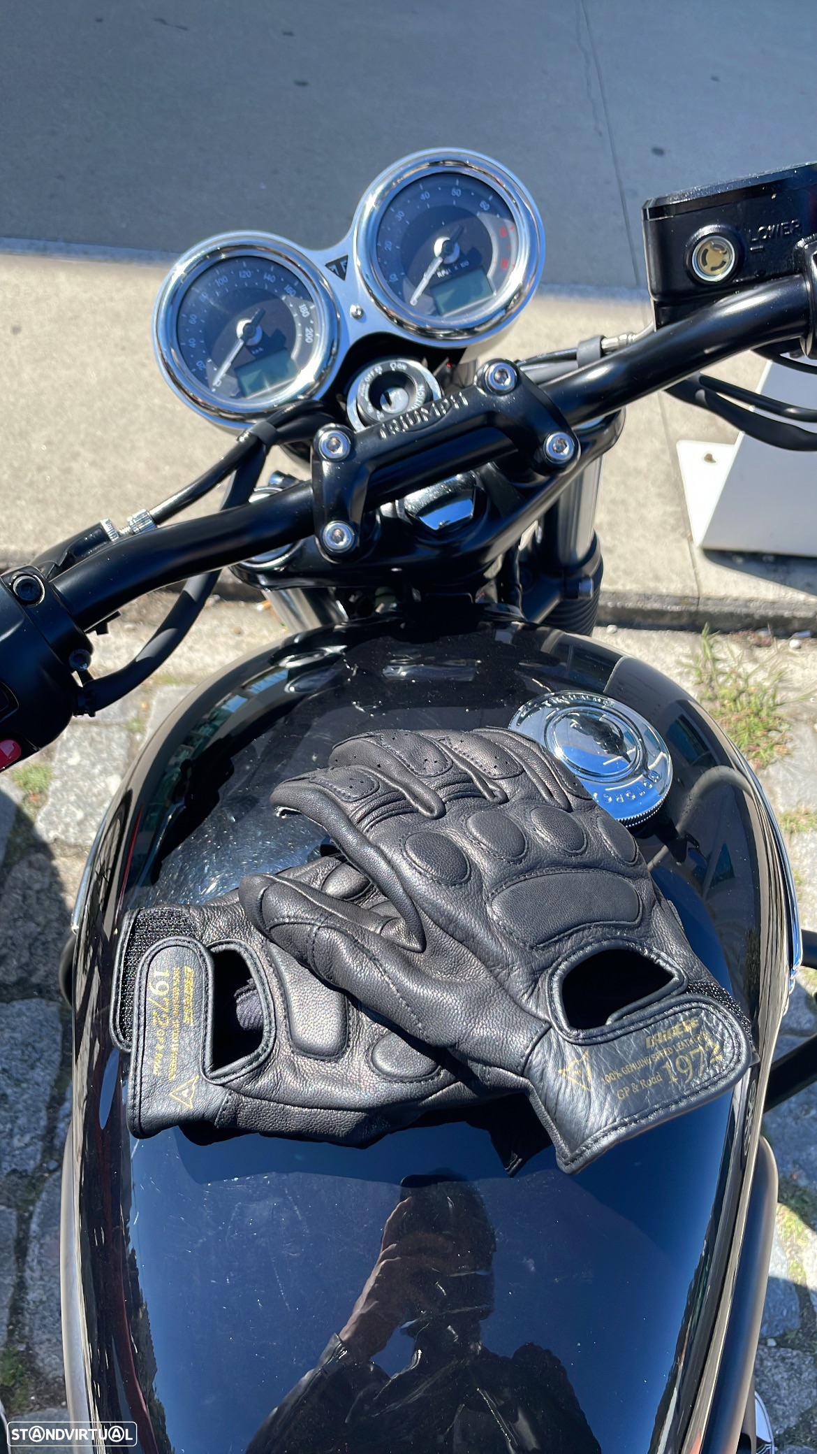 Triumph Bonneville Black - 9
