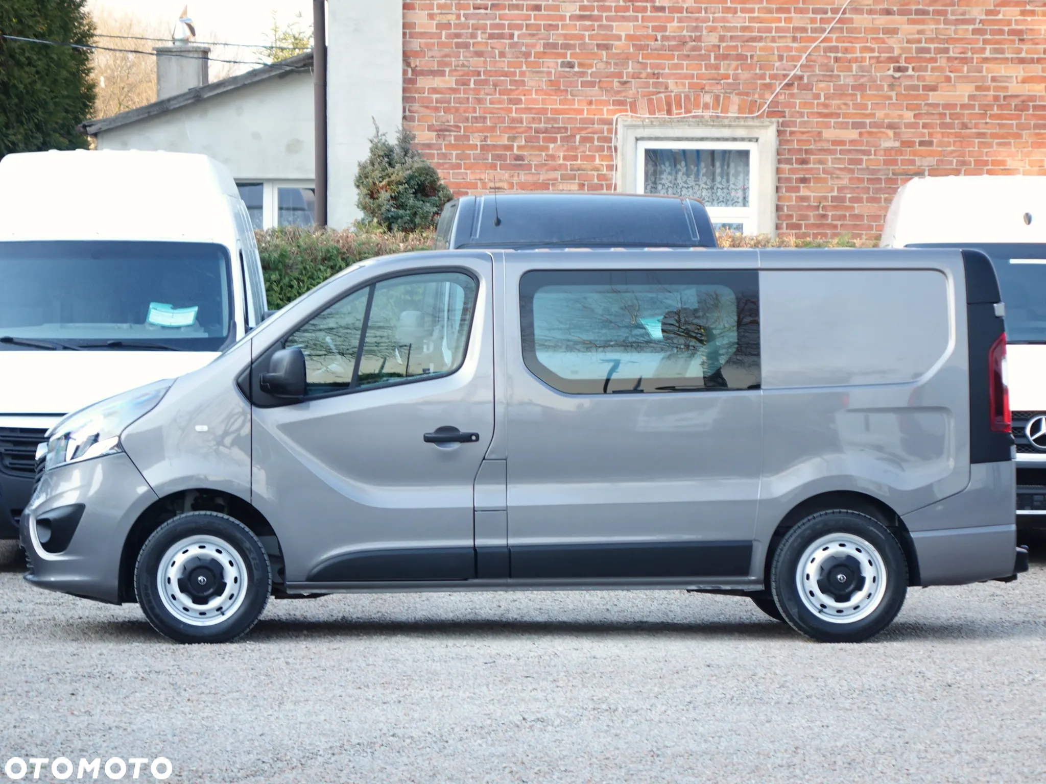 Opel Vivaro 6-osobowy brygadówka L1H1 - 6
