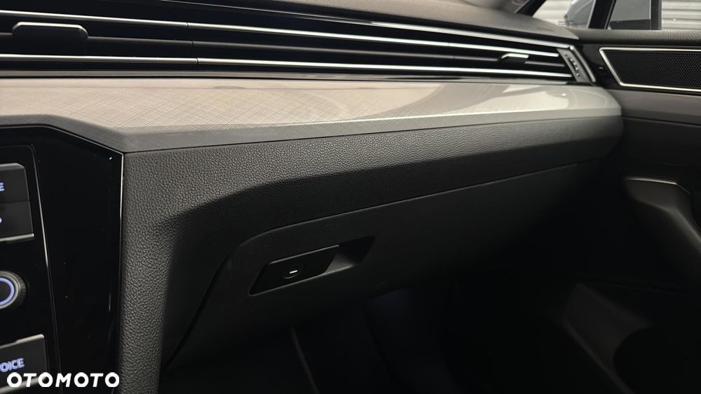 Volkswagen Passat Variant 2.0 TDI SCR Business DSG - 26