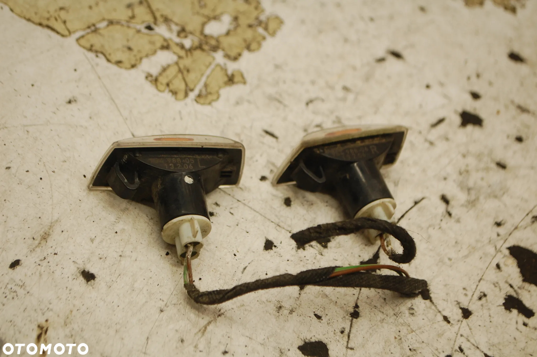 KIERUNKOWSKAZ LEWY PRAWY PRZÓD PRZEDNI 96498805L 96498806R OPEL ASTRA III H ZAFIRA B - 2