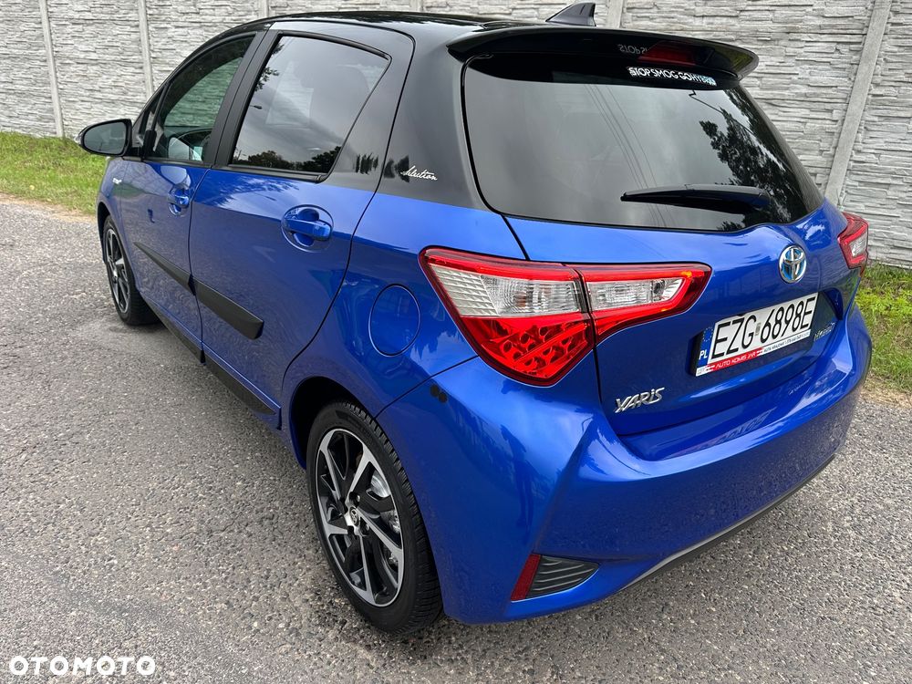 Toyota Yaris Hybrid 100 Selection - 4