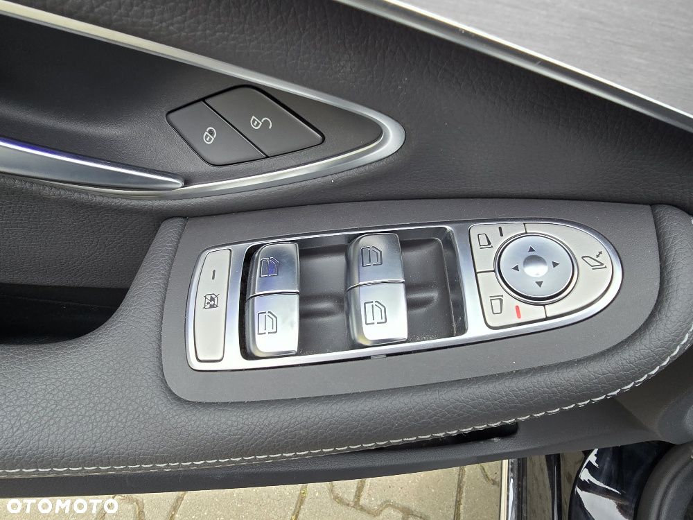 Mercedes-Benz Klasa C 300 de 9G-TRONIC - 22