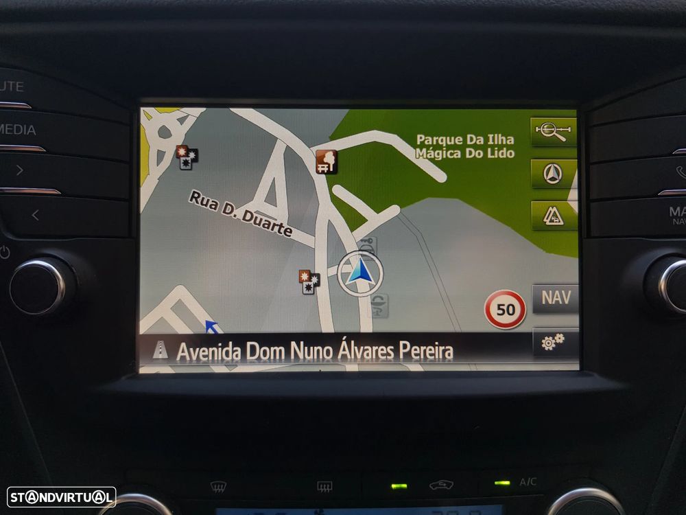 Toyota Avensis Touring Sports 1.6 D-4D Luxury+GPS - 19