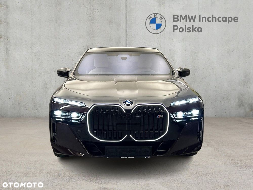 BMW i7 - 8