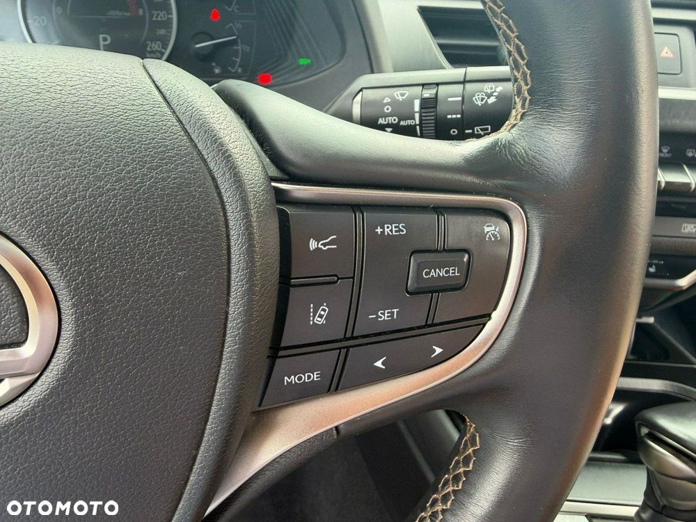 Lexus UX - 33