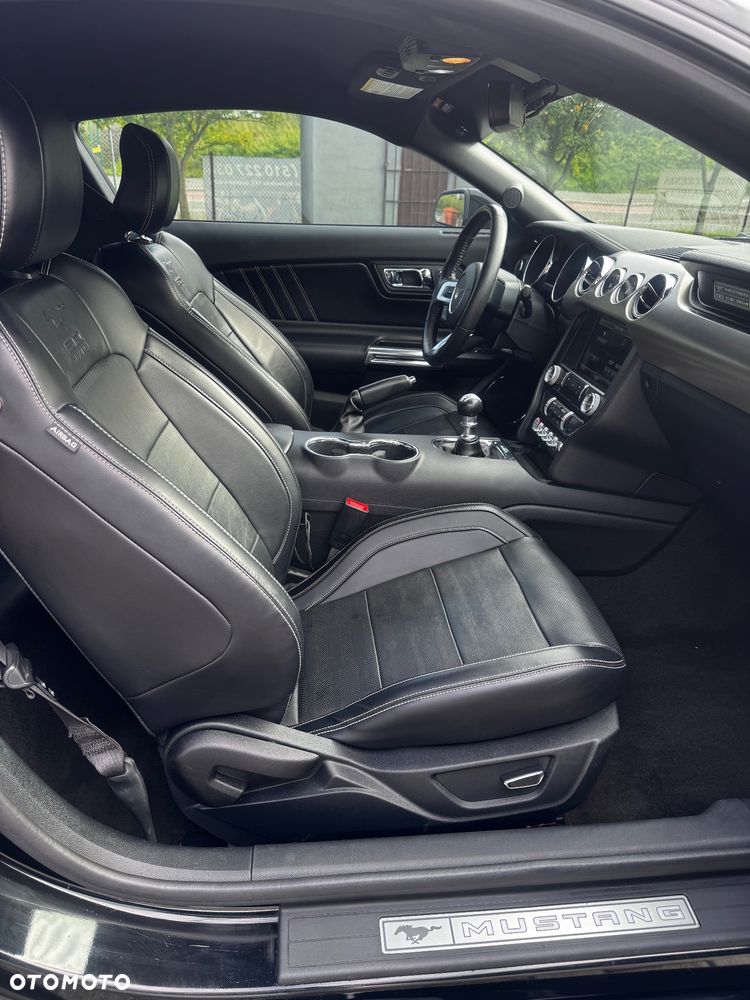 Ford Mustang - 22