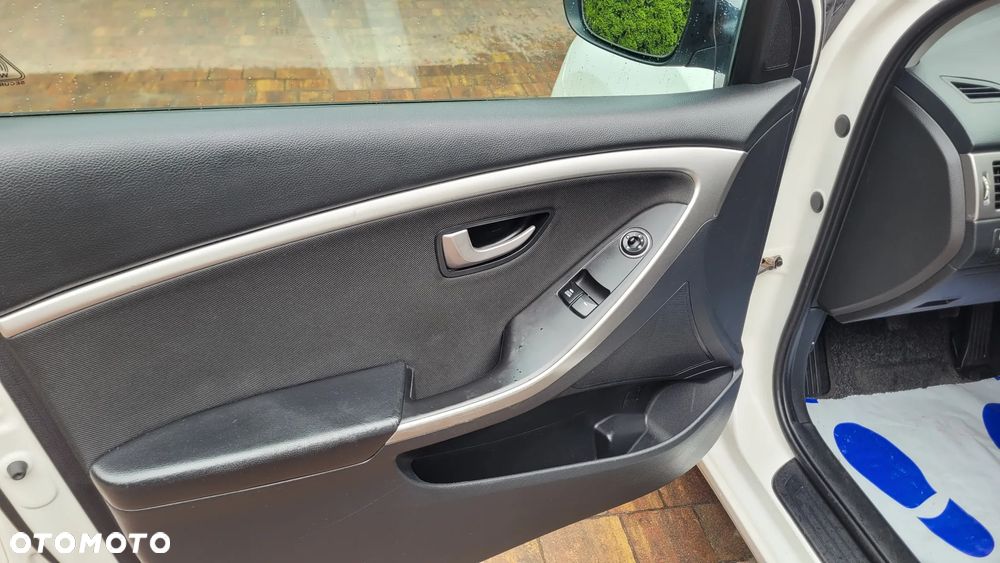 Hyundai i30 i30cw 1.6 CRDi Intro Edition - 25