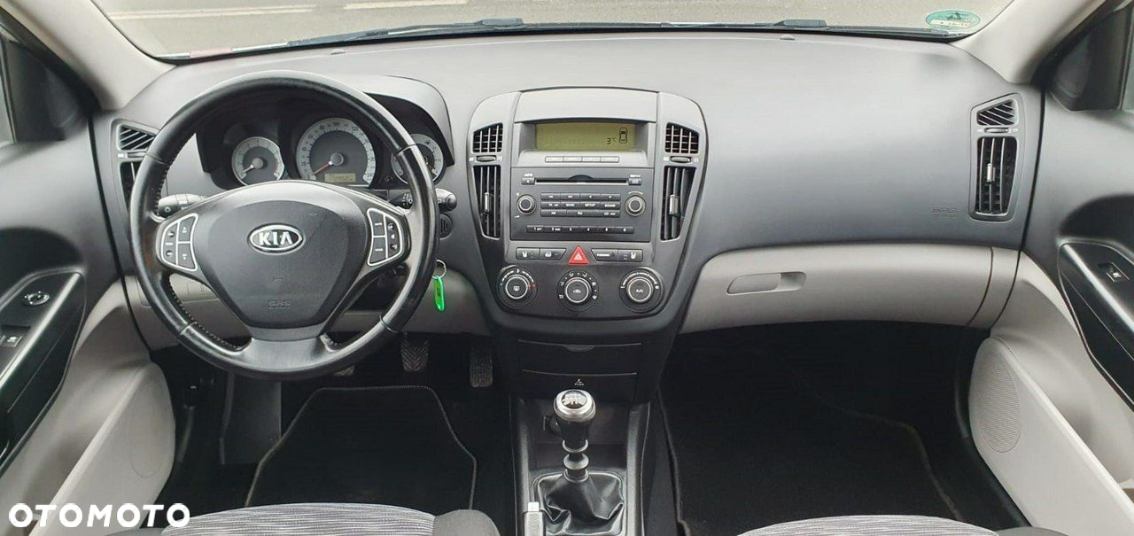 Kia Ceed - 8